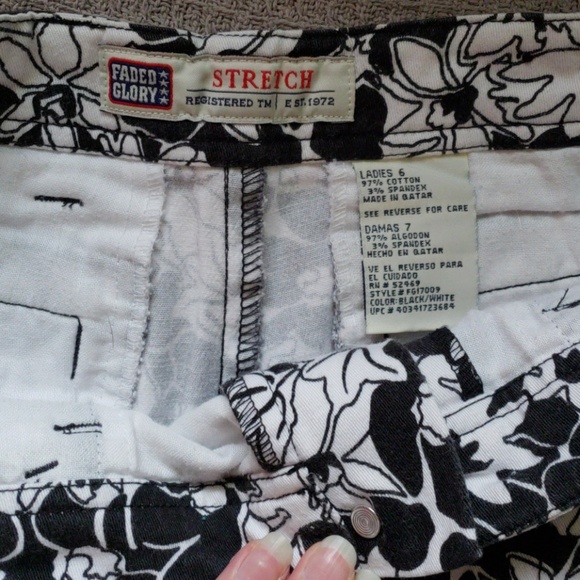 Floral High Waisted Shorts - Picture 6 of 6